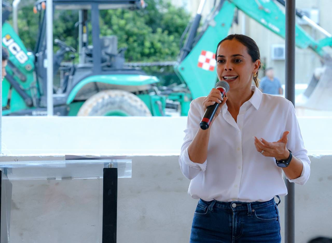 CUMPLE ANA PATY PERALTA OBRAS TRANSFORMADORAS EN LA SM 251