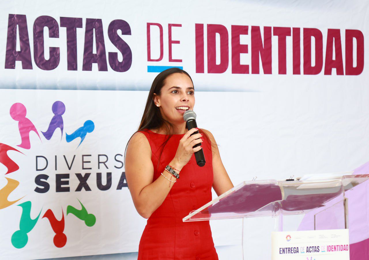 CON IGUALDAD E INCLUSIÓN ENTREGA ANA PATY PERALTA ACTAS DE CAMBIO DE ...