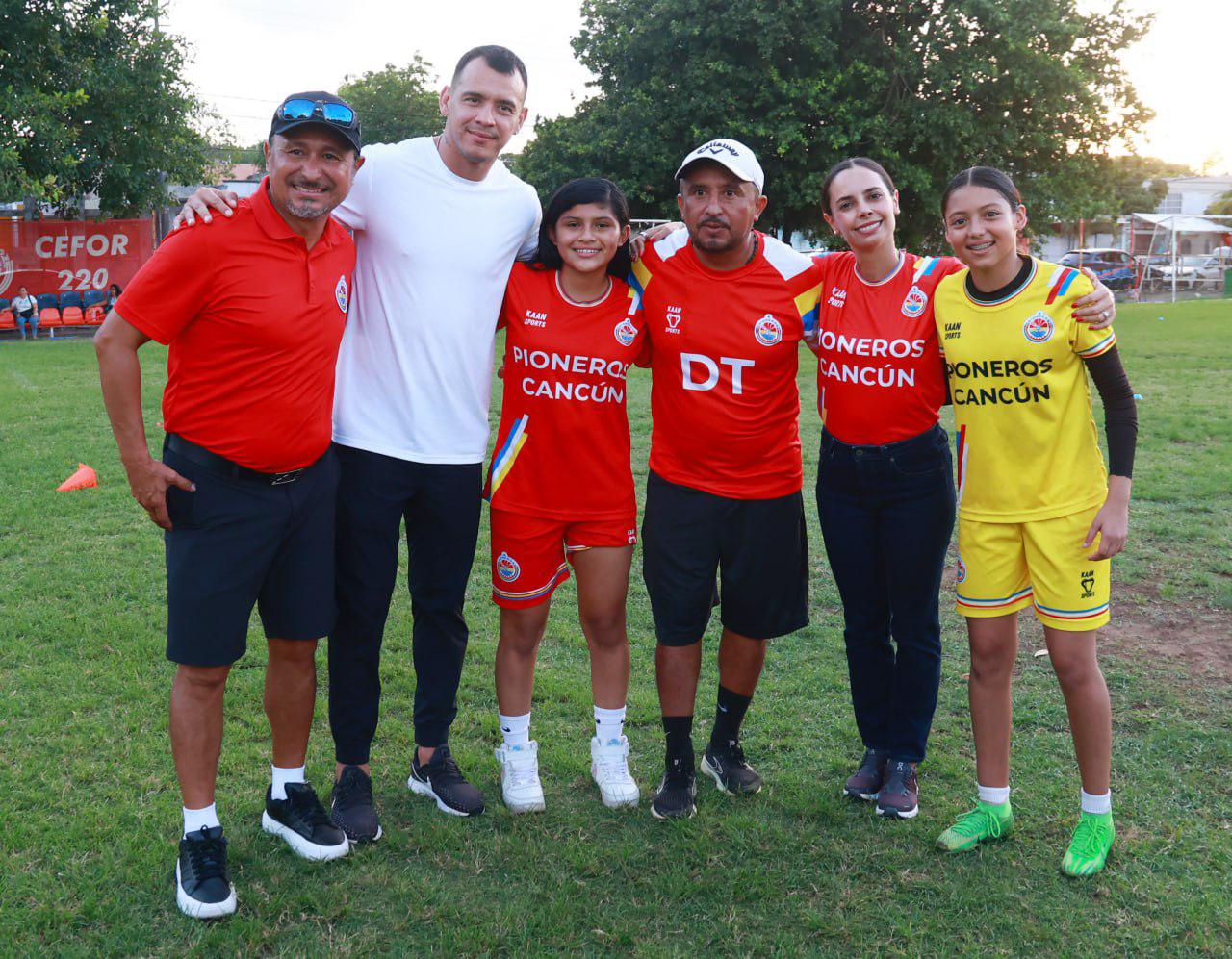 IMPULSA ANA PATY PERALTA EL FUTBOL FEMENIL EN CANCÚN Y CELEBRA EL ...