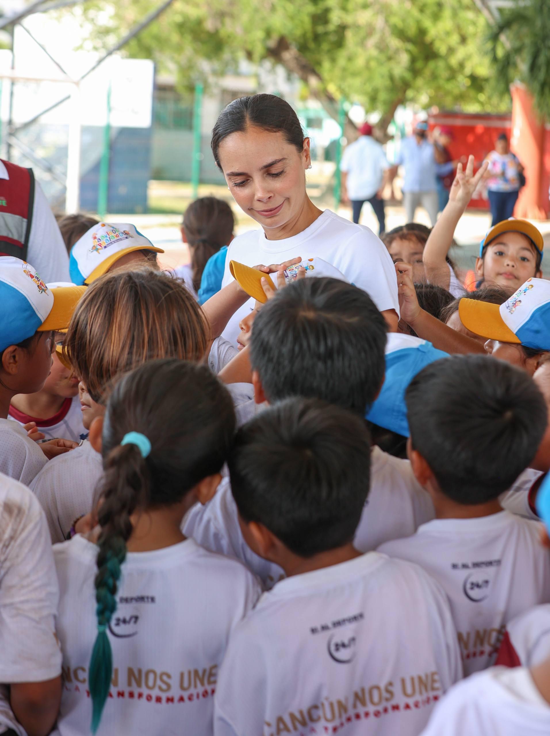 RECORRE Y CONVIVE ANA PATY PERALTA CON NIÑAS Y NIÑOS EN EL CURSO DE ...