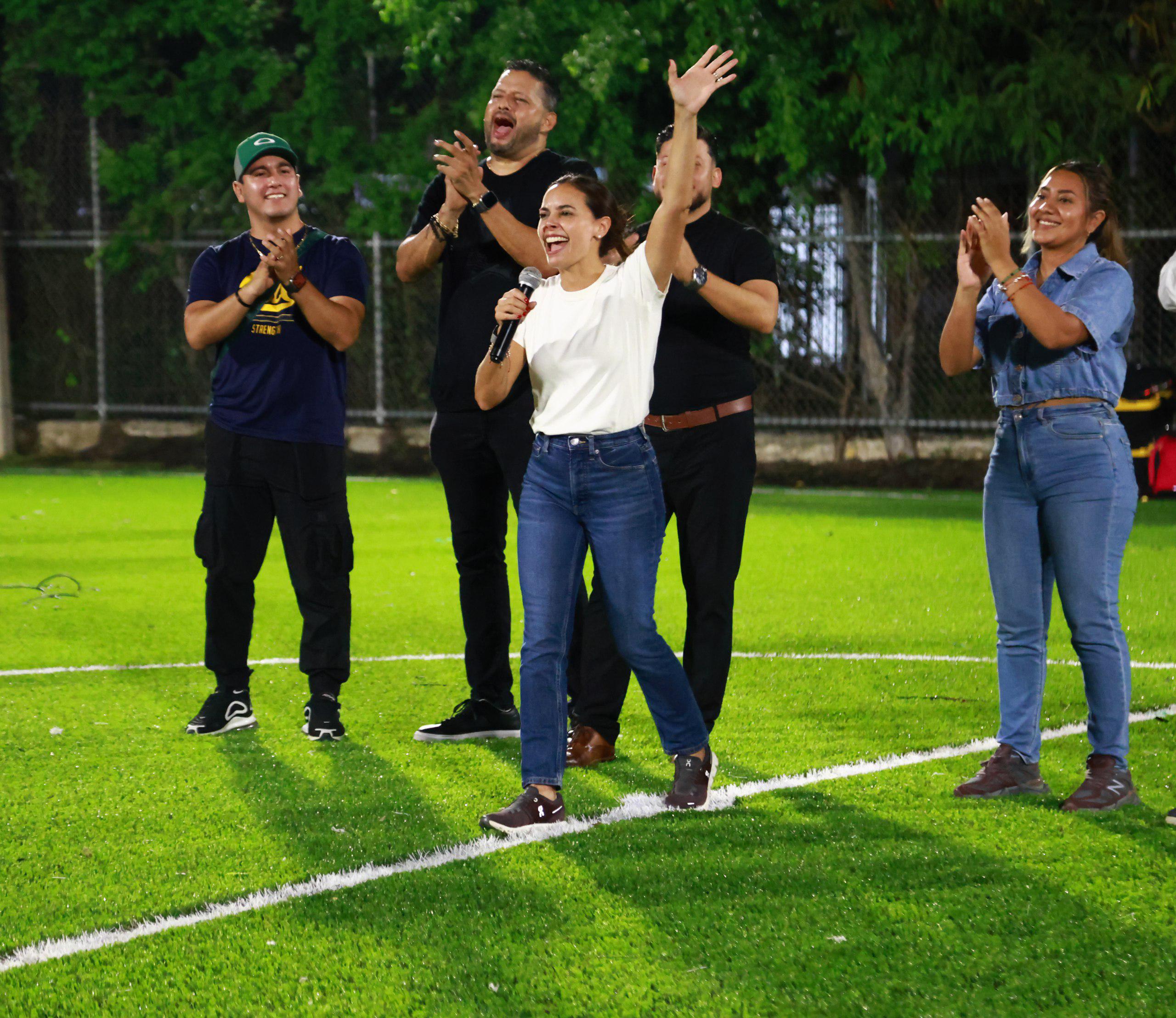 Cancún fortalece el deporte con nuevas canchas: Ana Paty Peralta - La ...