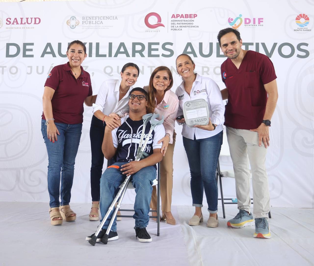 ANA PATY PERALTA ATESTIGUA ENTREGA DE AUXILIARES AUDITIVOS PARA 113 ...
