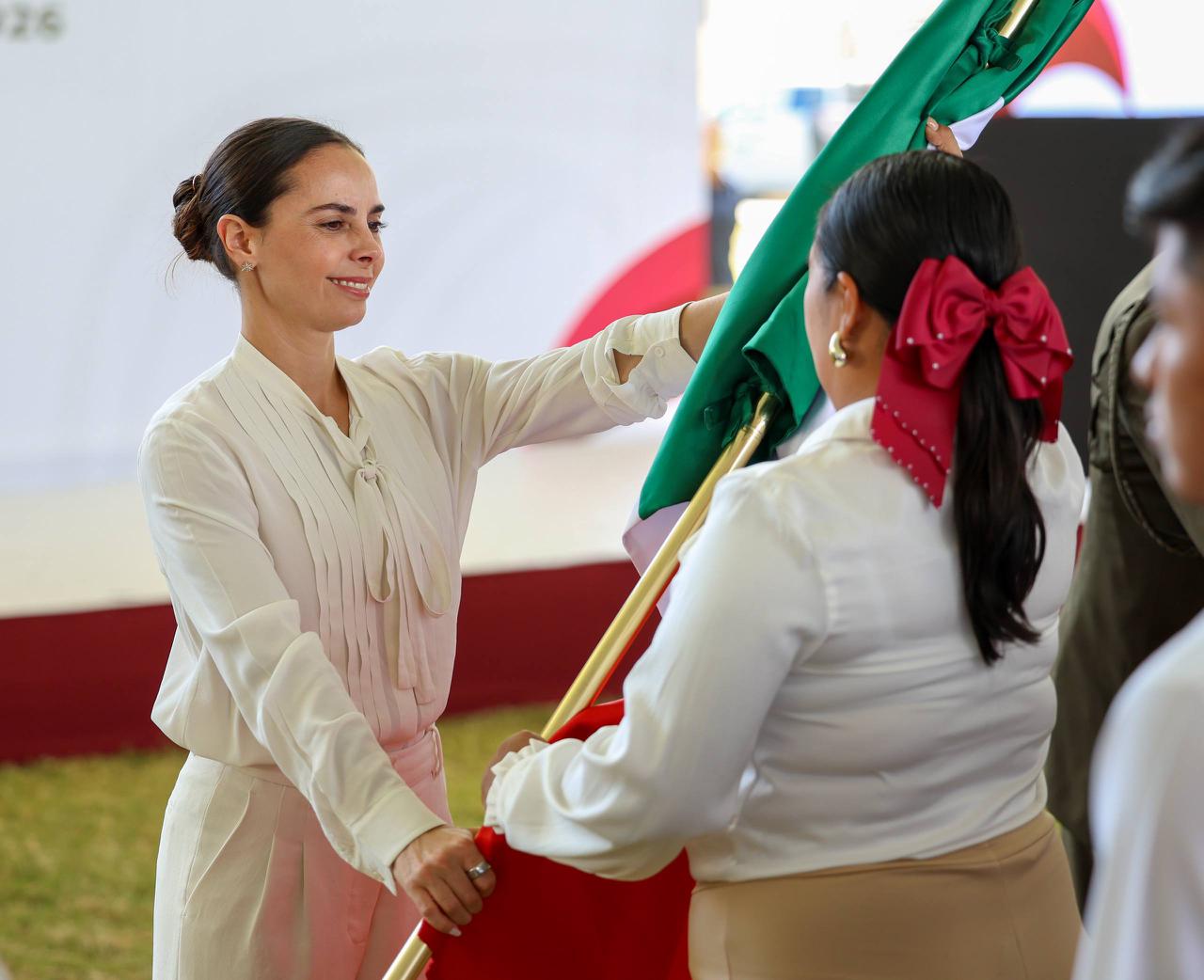 ATESTIGUA ANA PATY PERALTA ABANDERAMIENTO DE ESCUELAS EN BJ