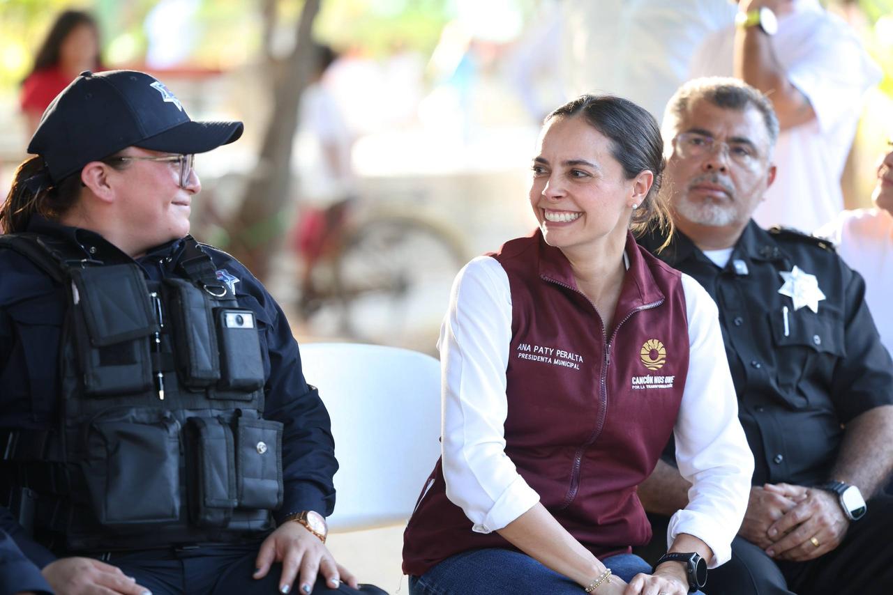 LA PAZ SE CONSTRUYE EN EQUIPO: ANA PATY PERALTA
