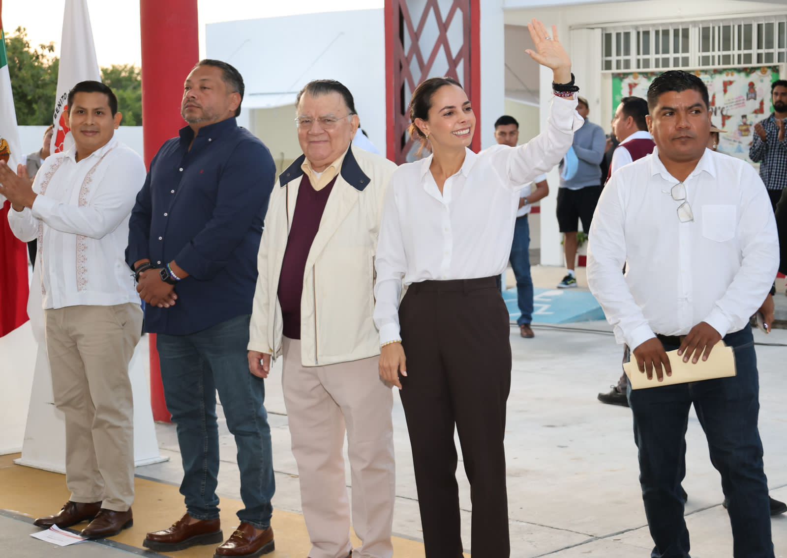 ANA PATY PERALTA INAUGURA MEJORAS EN PRIMARIA DE SM. 260