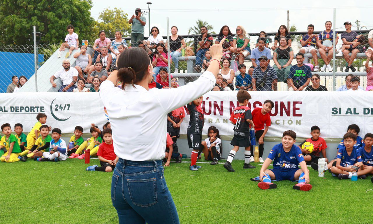 inauguración de la cancha Arco Iris