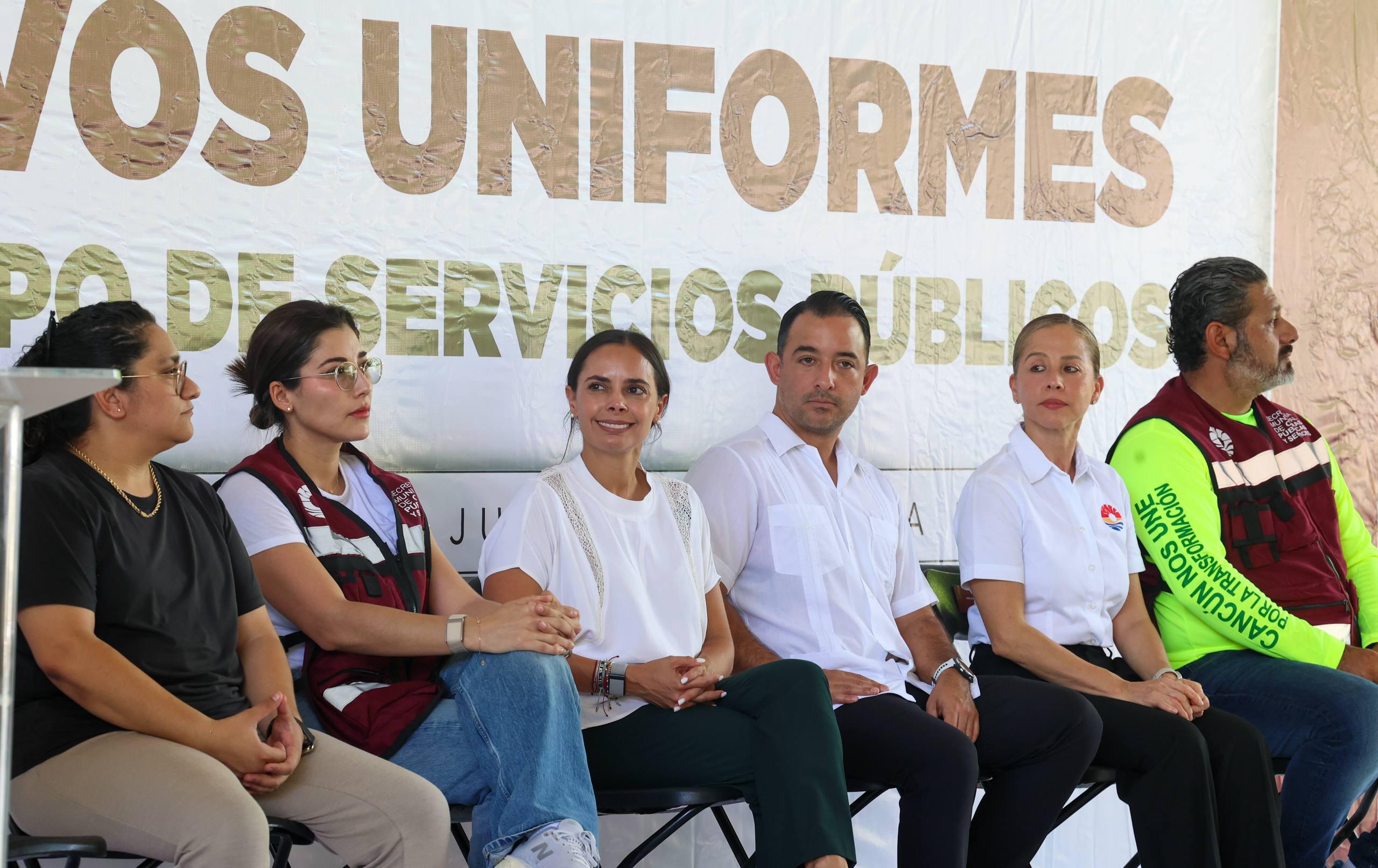ENTREGA ANA PATY PERALTA UNIFORMES AL PERSONAL DE SERVICIOS PÚBLICOS ...